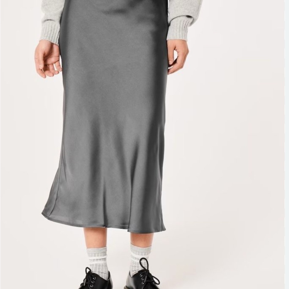 Hollister Dark Gray Ultra High-Rise Satin Maxi A-Line Skirt for Casual Wear